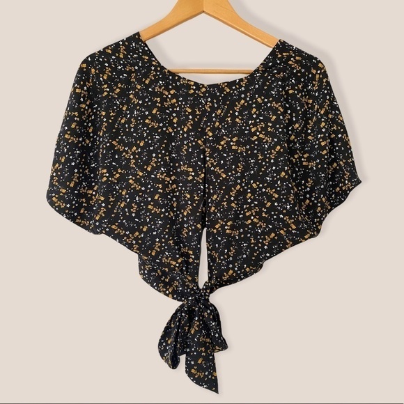 DYNAMITE Floral Cropped Top - Picture 4 of 11